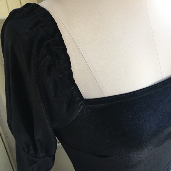 COPY - NWT Nasty Gal Black Velvet Off Shoulder Crop Top - Picture 3 of 5